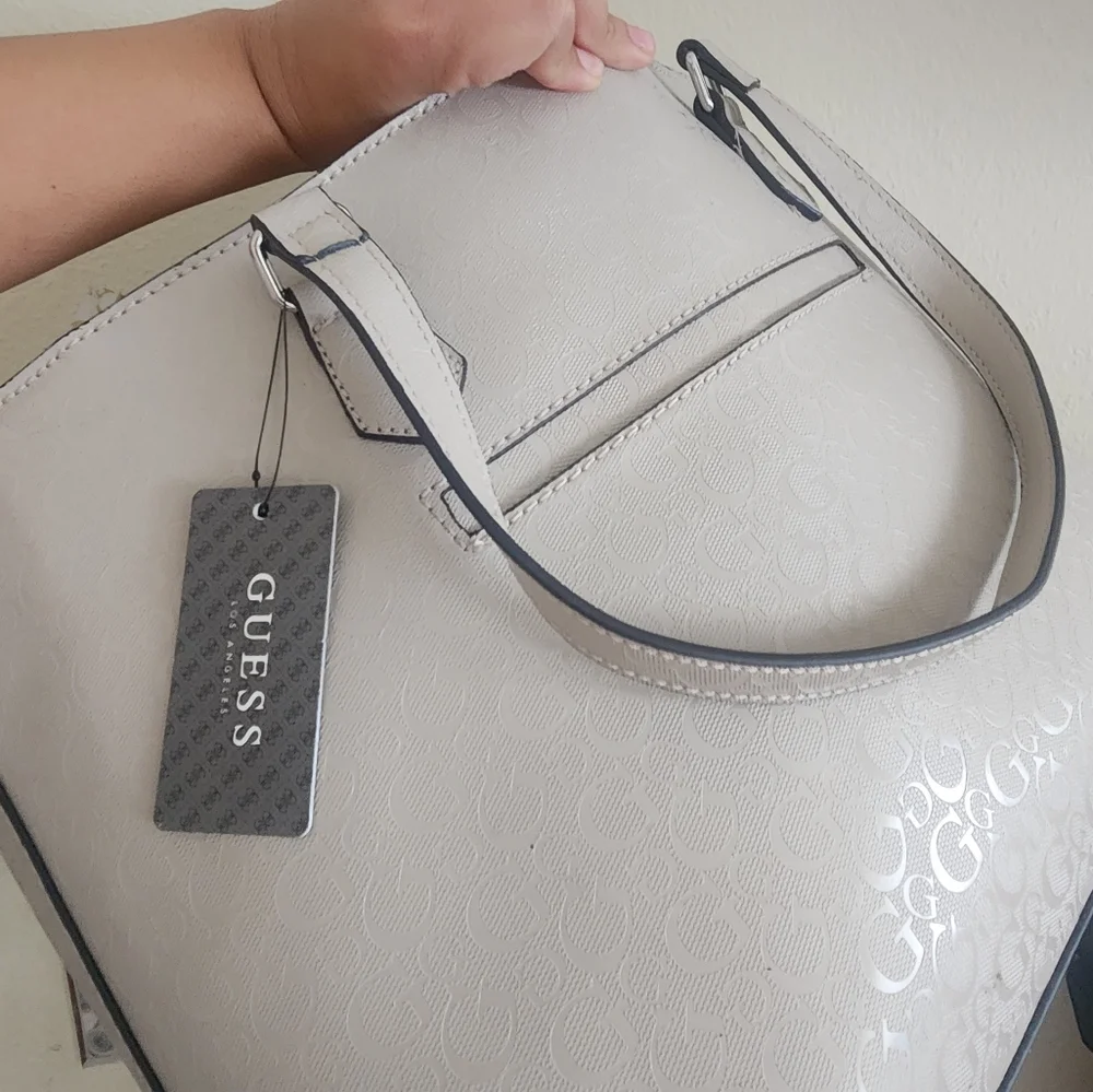 GUESS Cream Tote Bag - Picture 4 of 4